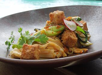 Tofu stir-fry s proteínovými cestovinami