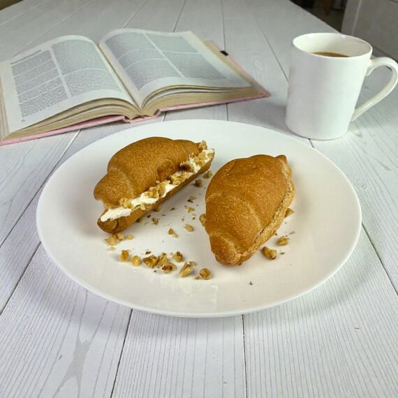 Proteinový croissant s lískooříškovou náplní (1 porce)