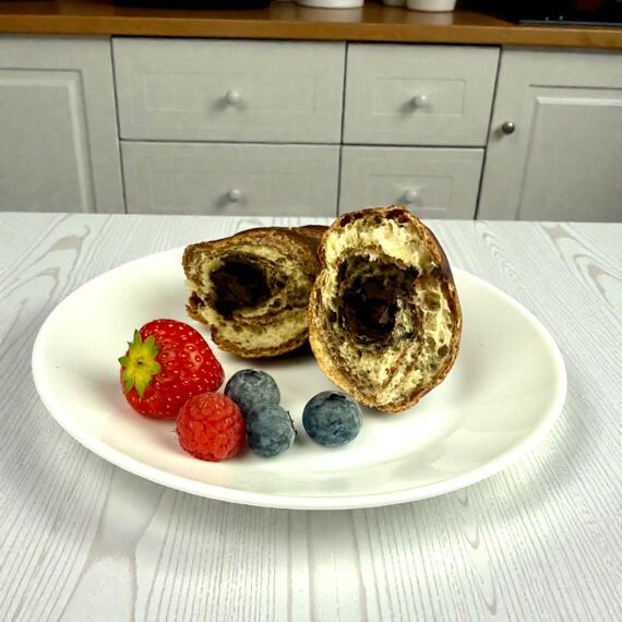 Proteínový croissant s dvojitou čokoládovou náplňou