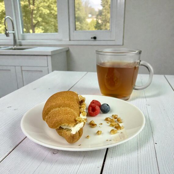 Proteinový croissant s pistáciovou náplní (1 porce)